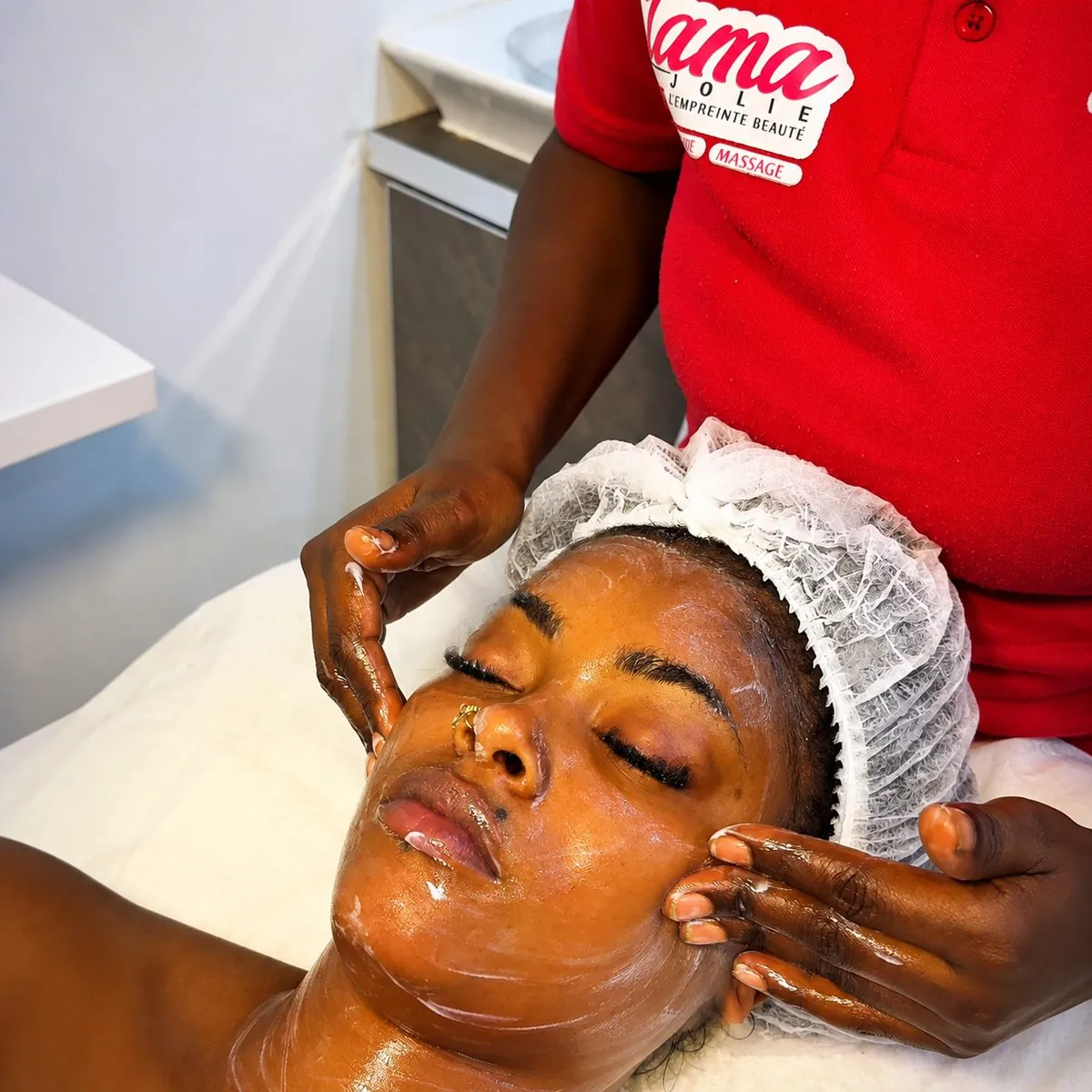 Soin du visage personnalise a l’institut Clama Jolie